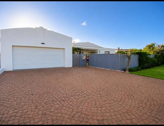 5 BEDROOM HOUSE FOR SALE IN STILBAAI-WES